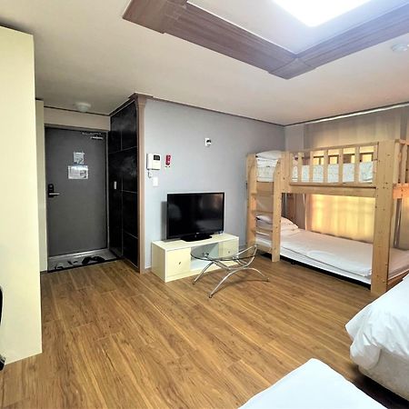 Hy Choi Hostel Seogwipo Ngoại thất bức ảnh