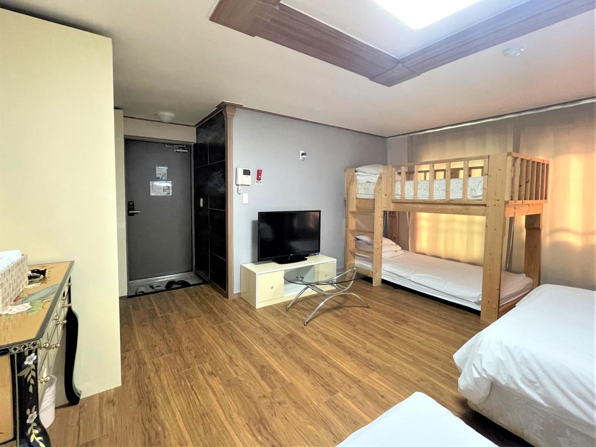 Hy Choi Hostel Seogwipo Ngoại thất bức ảnh