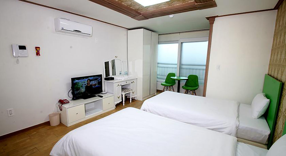 Hy Choi Hostel Seogwipo Ngoại thất bức ảnh