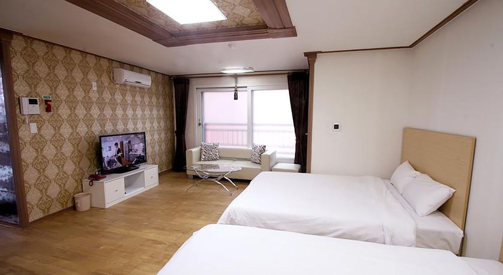 Hy Choi Hostel Seogwipo Ngoại thất bức ảnh